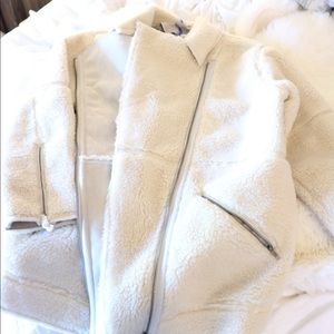FALL FAVORITE: Beige faux shearling jacket